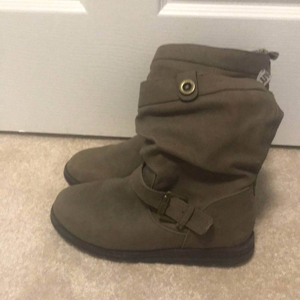 MukLuk women’s boots size 7